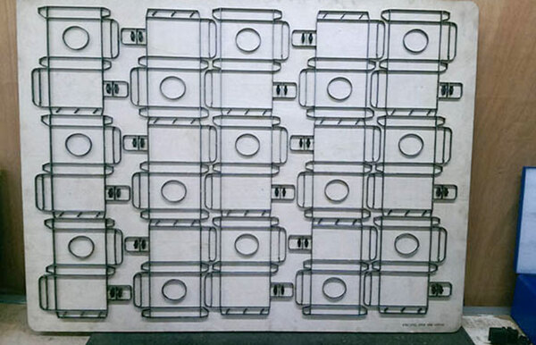 Quy trình sản xuất khuôn bế thùng giấy carton chuẩn kỹ thuật